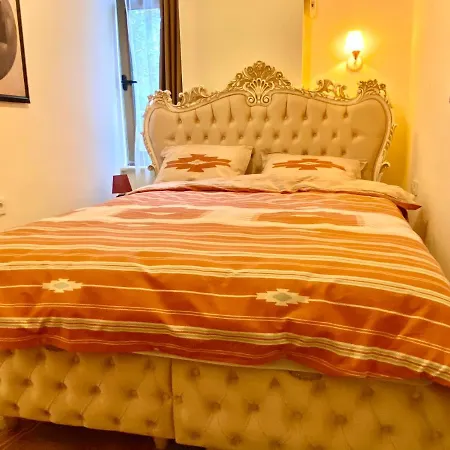 Old Town Class Homes Apartment *