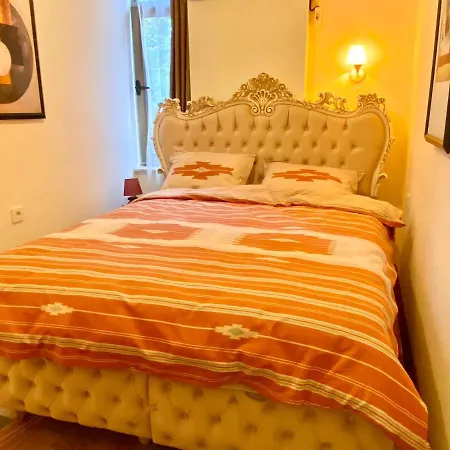 Old Town Class Homes Апартаменты